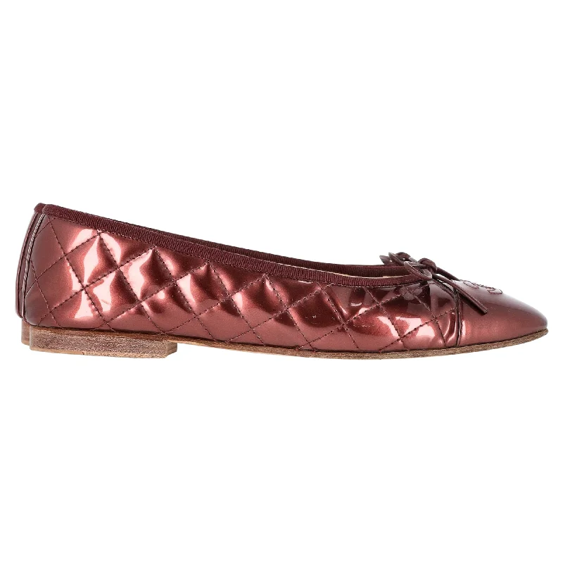 Channel Interlocking CC Logo Quilted Ballet Flats in Burgundy Patent Leather